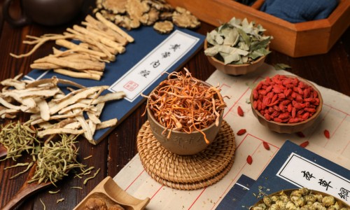 【蝉蜕的用药功效】中药蝉蜕的功能主治是什么 - 蝉蜕中药功效与作用网